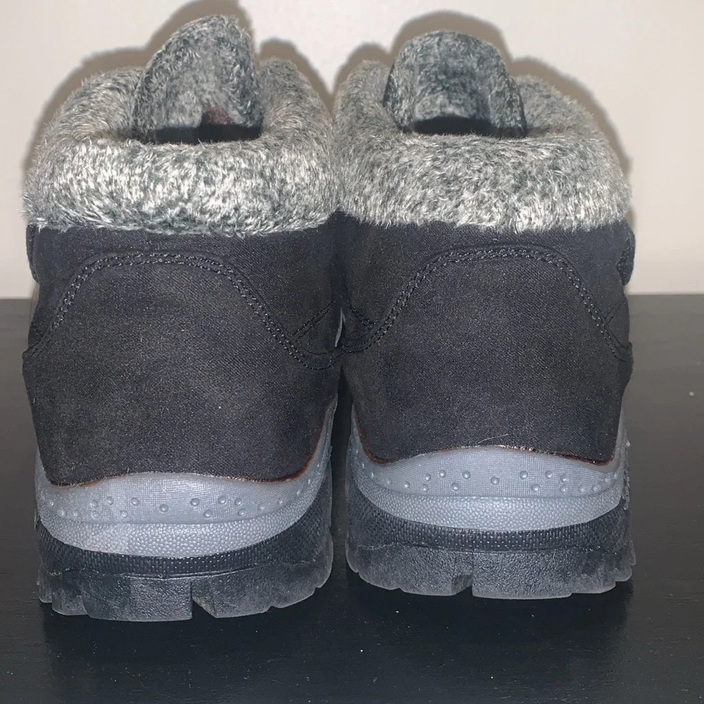 Faux Leather Fur Lined Unisex Snow Boots. Size 12 Men’s. Size 14 Women’s